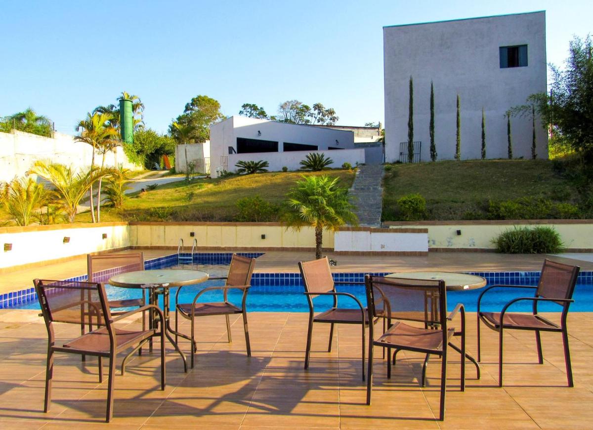Bela chacara c piscina e natureza, Santa Isabel SP - Housity