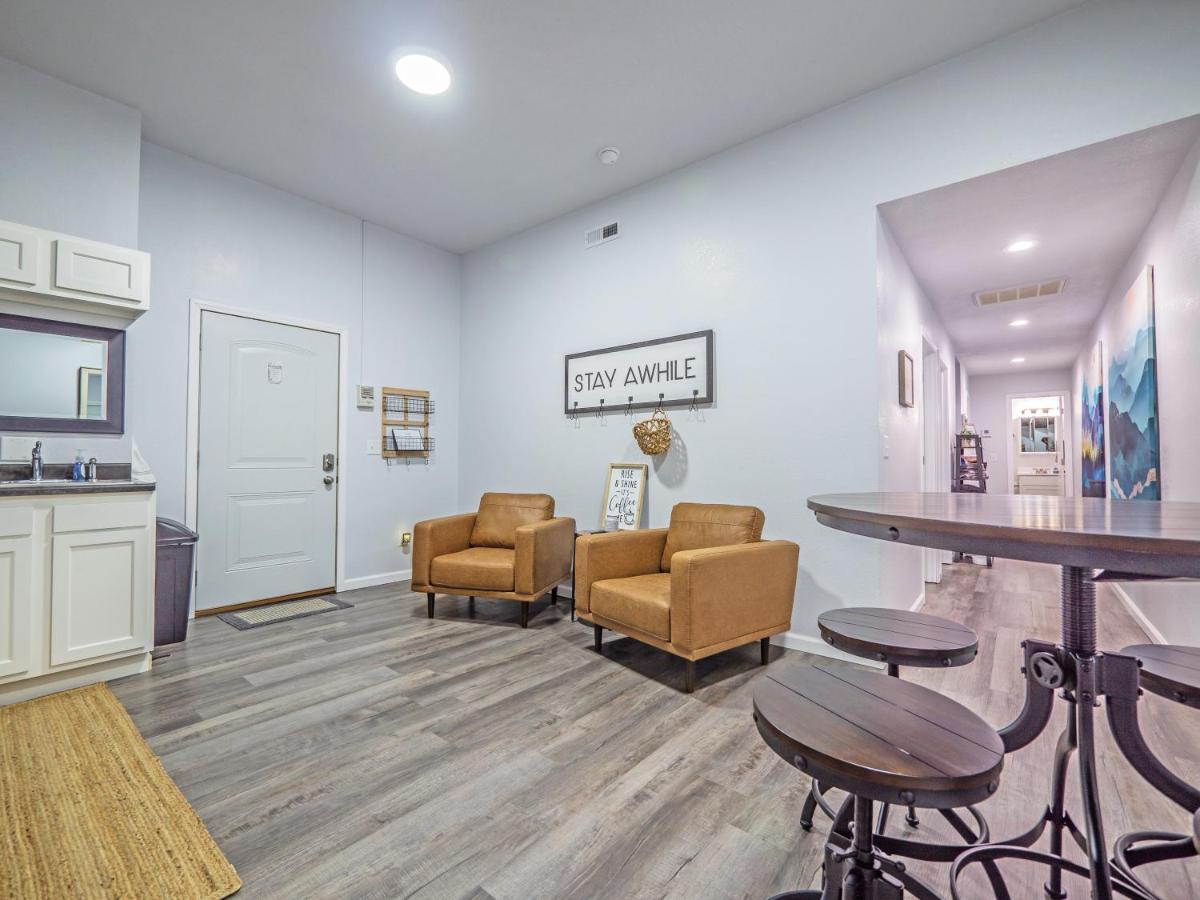 Bunkhouse On the Square* PETS WELCOME - Housity