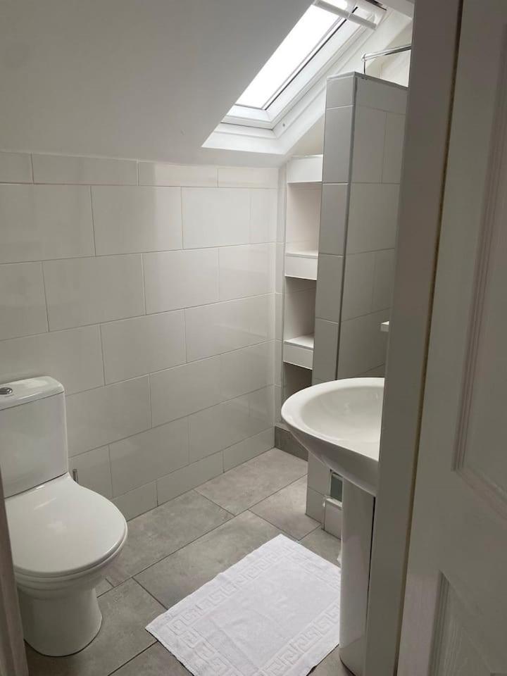 Spacious house with 3 ensuite bedrooms in Leeds - Housity