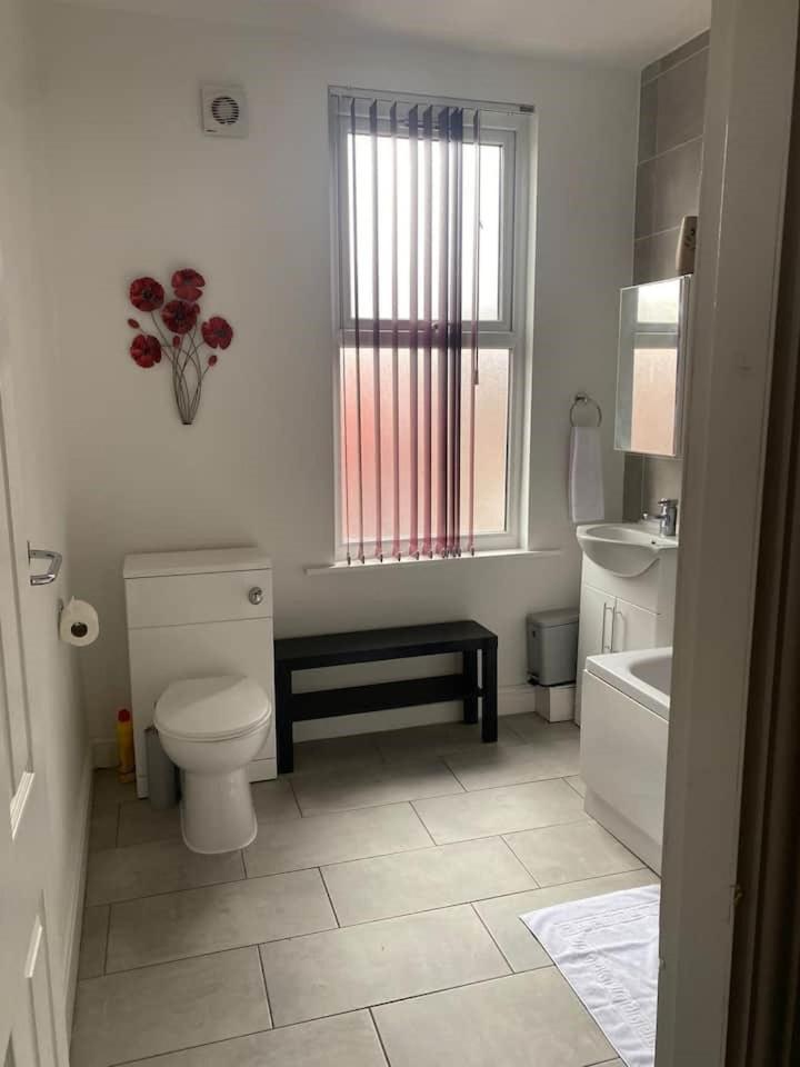 Spacious house with 3 ensuite bedrooms in Leeds - Housity