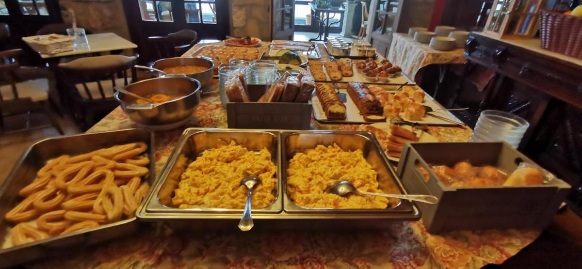 Comida en o cerca de este hotel