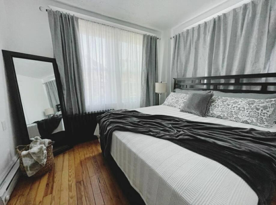 Lovely 2BR w Office space - KING BED & ALEXA - Housity