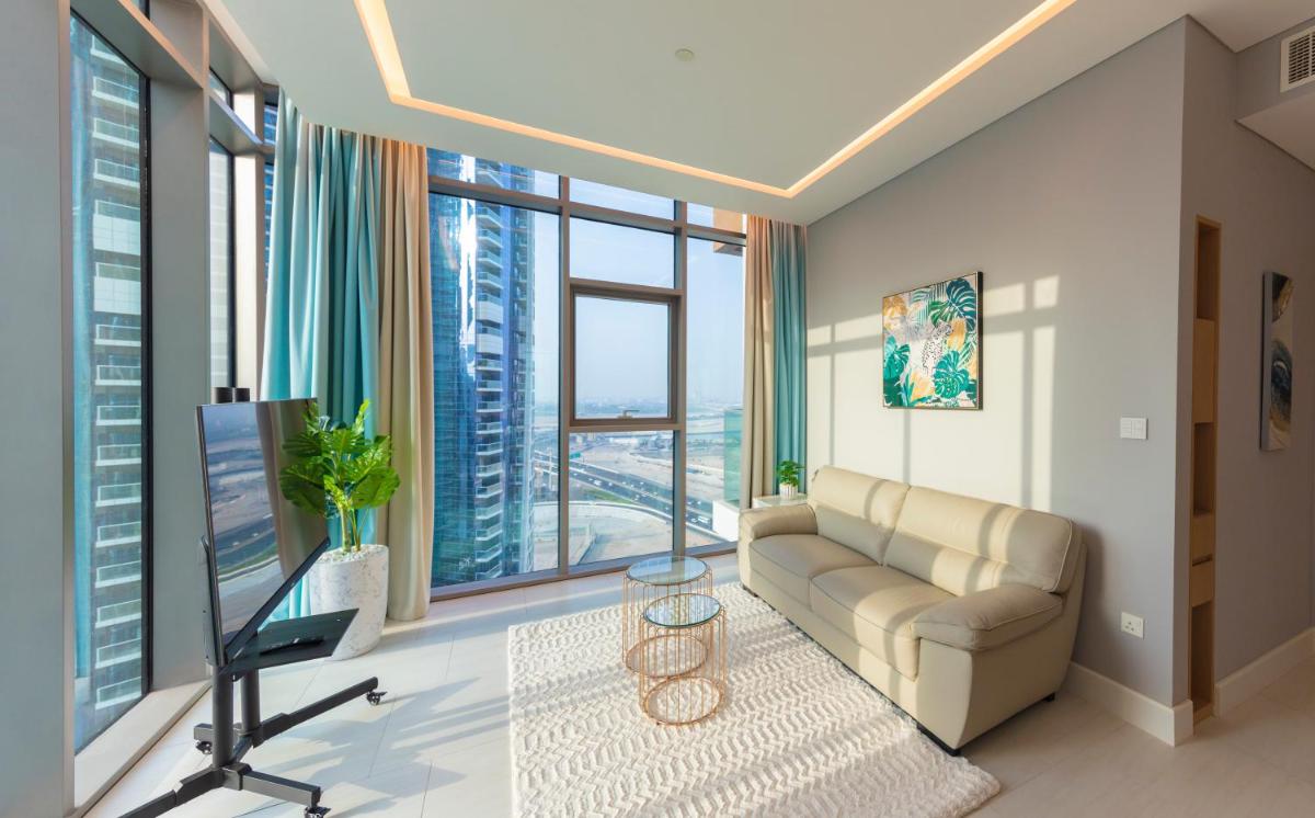 Brand New 1 bedroom, Burj Khalifa, River View, Sky Pool - Housity
