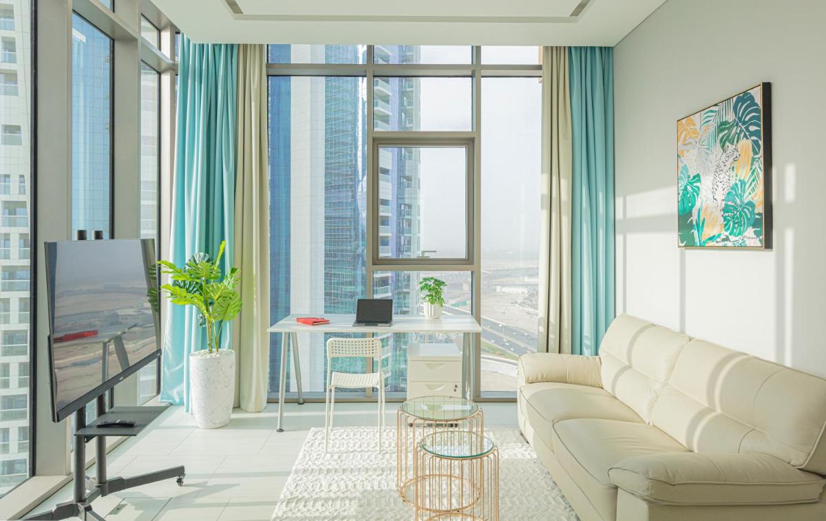 Brand New 1 bedroom, Burj Khalifa, River View, Sky Pool - Housity
