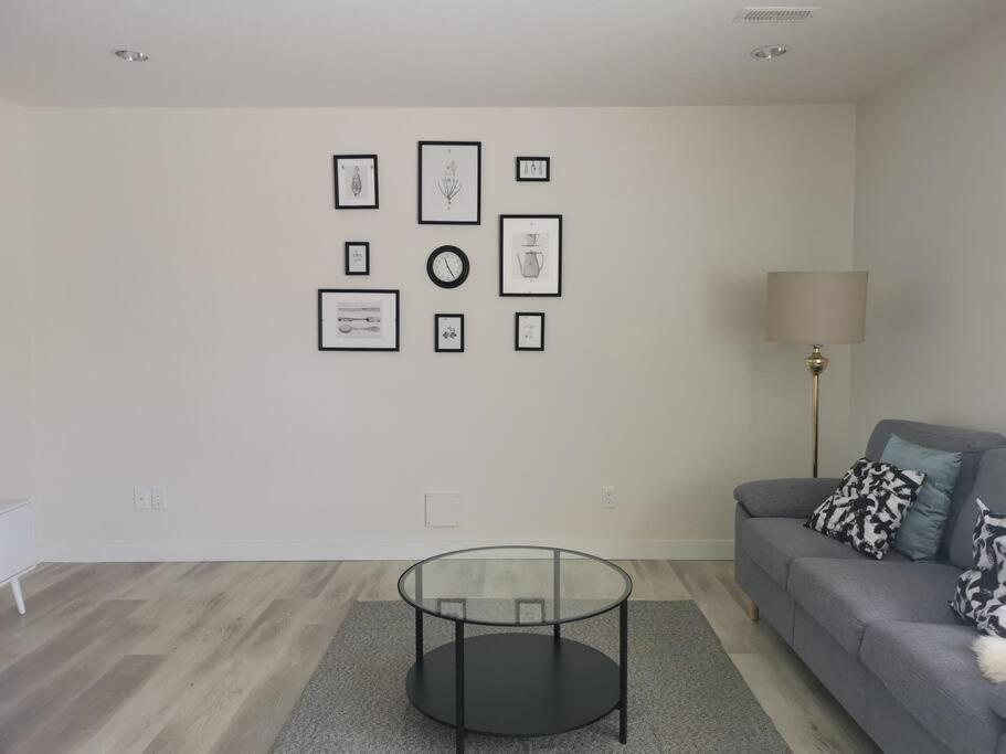 Morden and cozy 2 BR suite with private entrance - Housity