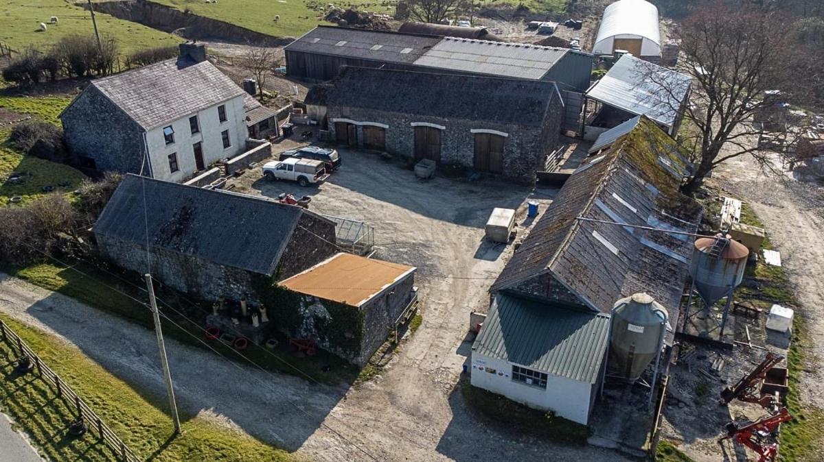 Abernaint Fawr, Crugybar, Llanwrda - Housity