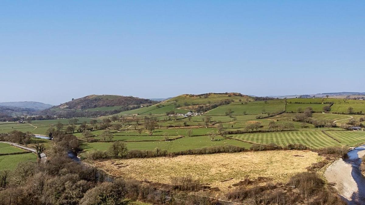 Abernaint Fawr, Crugybar, Llanwrda - Housity