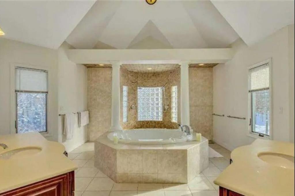 Villa at Hampton Bays - Housity