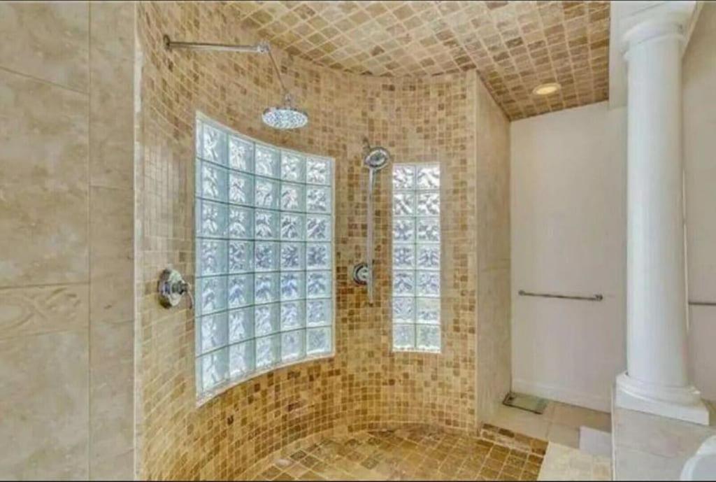 Villa at Hampton Bays - Housity