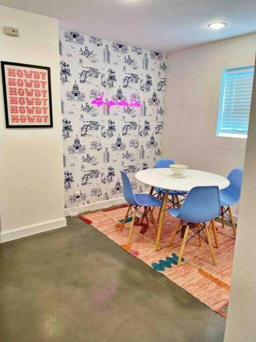 Instagrammable Condo Walkable to All in Austin! - Housity