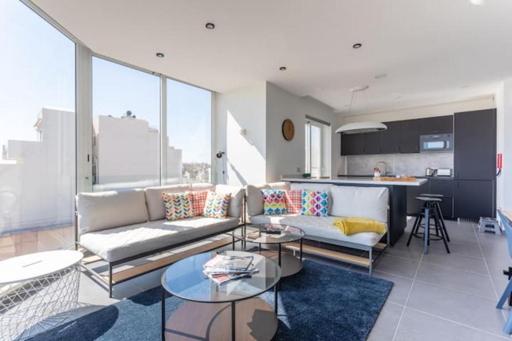 Suitetrails - Luxury Central Hilltop Apartment With Great Views