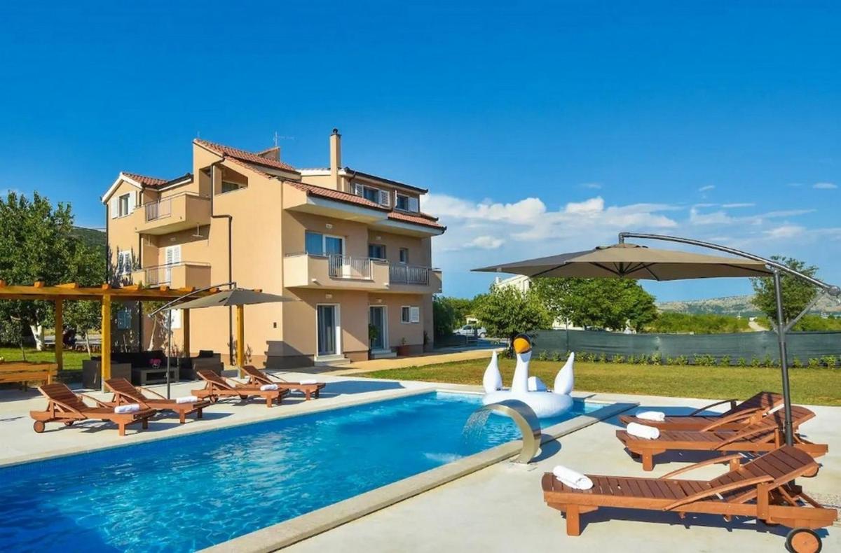 Holiday house with a swimming pool Dugopolje, Zagora - 19033 - Housity