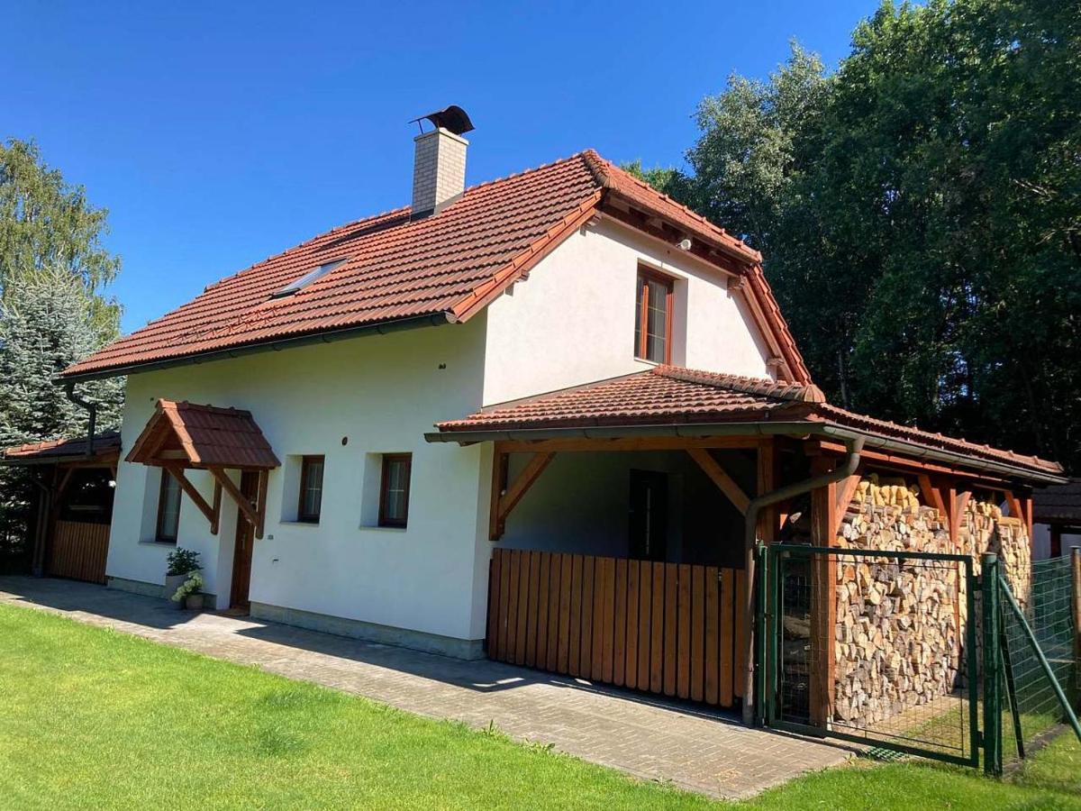 Dům u lesa - Housity