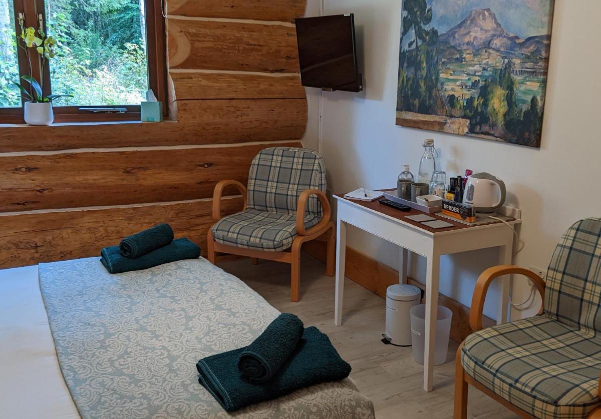 Owl Lodge Bed & Breakfast - Housity