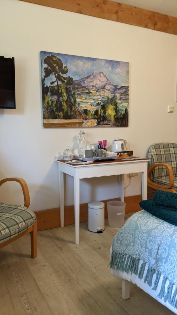 Owl Lodge Bed & Breakfast - Housity