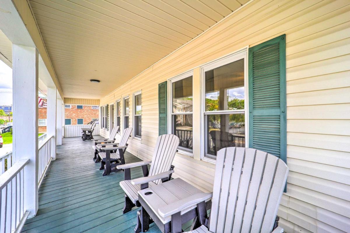Bright Boone Home Walk to Appalachian State! - Housity
