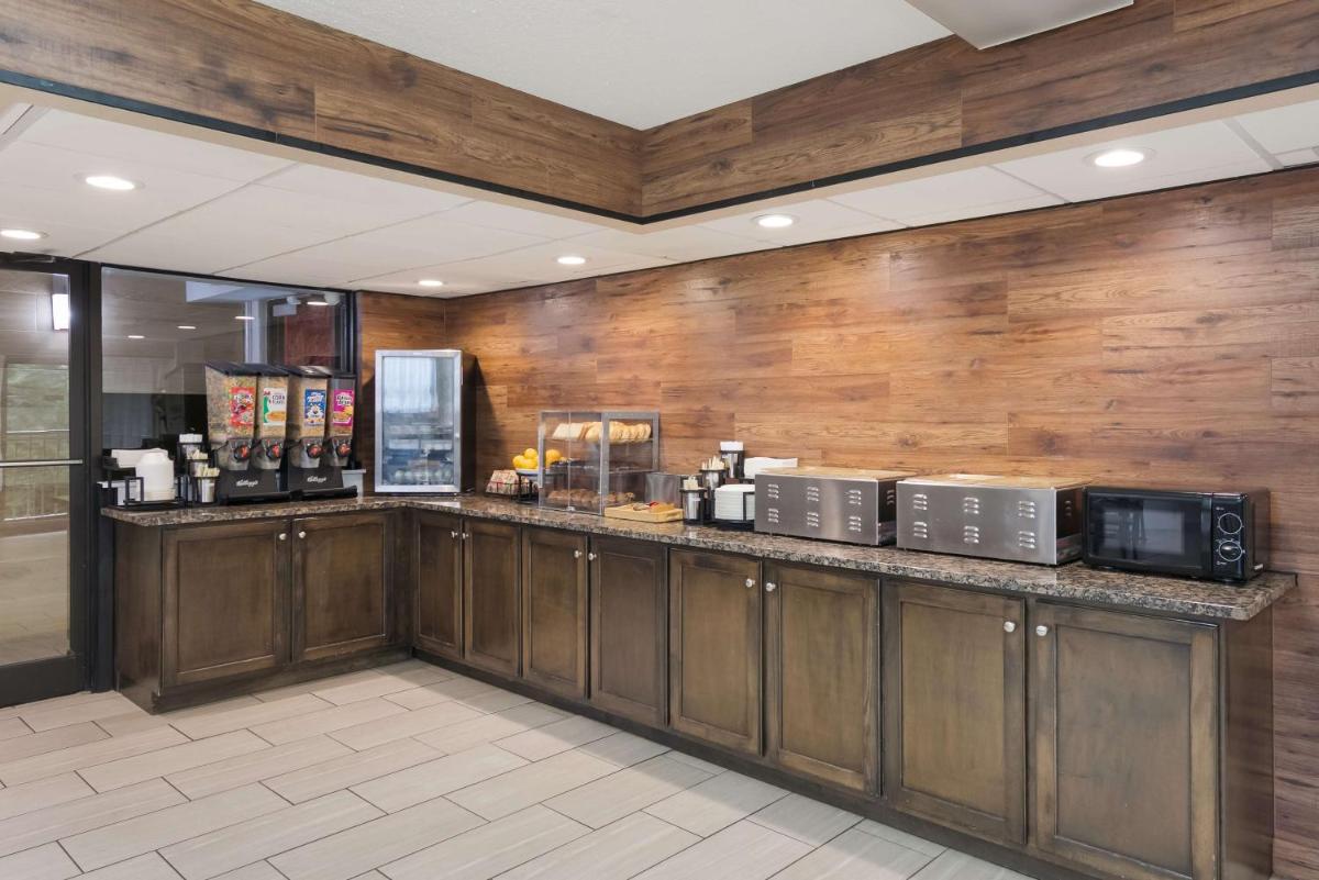 SureStay Plus Hotel by Best Western Gatlinburg - Housity
