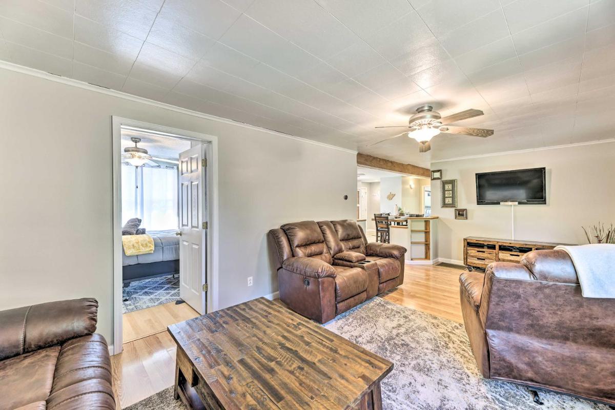 Family-Friendly Sanctuary BBQ, Patio and Yard - Housity