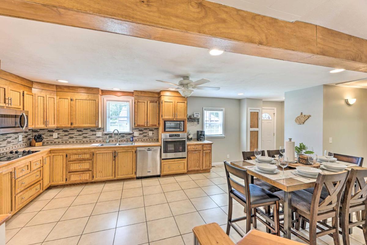 Family-Friendly Sanctuary BBQ, Patio and Yard - Housity