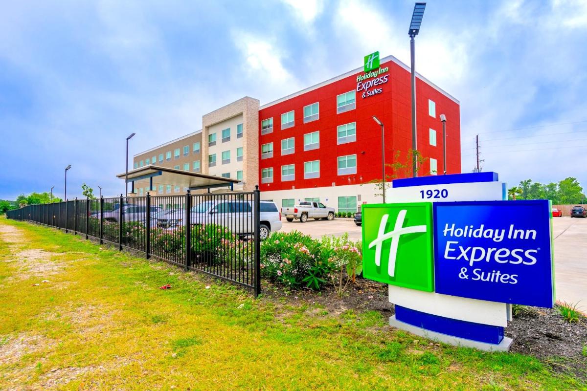 Holiday Inn Express & Suites - Houston IAH - Beltway 8, an IHG Hotel - Housity