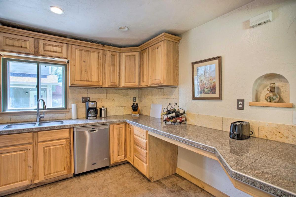 Well-Appointed Fruita Townhome Hike and Bike Nearby - Housity