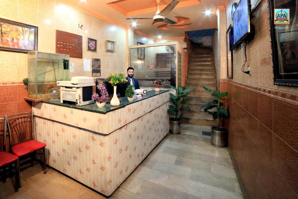 Suitetrails - Royal INN Guest House