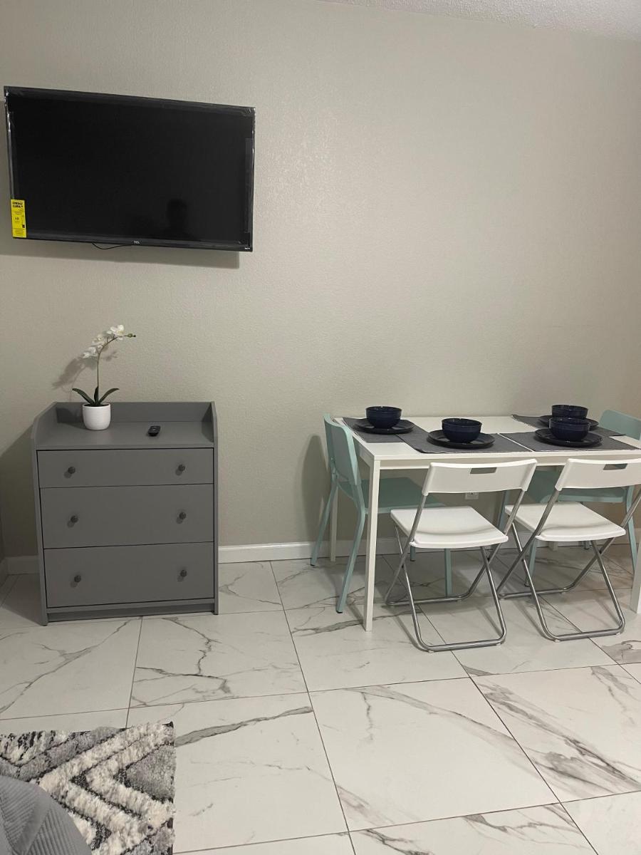 Adorable Suite in Tampa. - Housity
