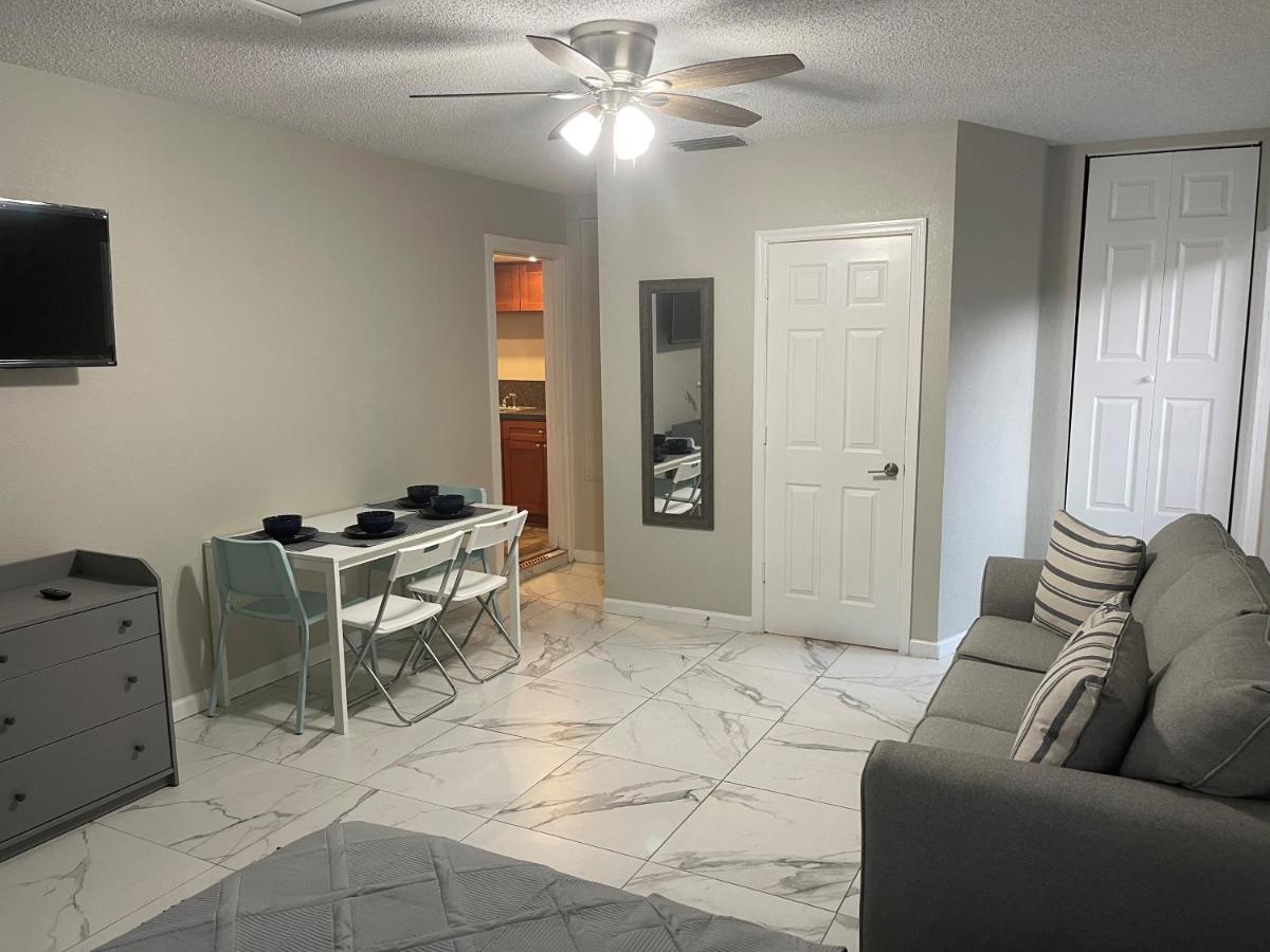 Adorable Suite in Tampa. - Housity