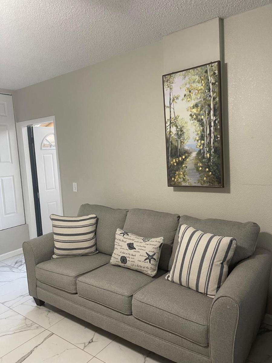 Adorable Suite in Tampa. - Housity