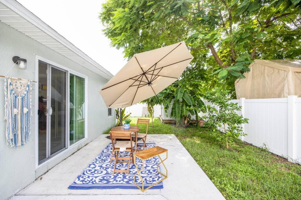 Modern Luxury Home Located in Tampa! - Housity