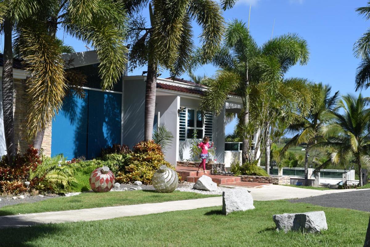 Aguadilla VILLA BONITA, SLEEPS 35 - Housity