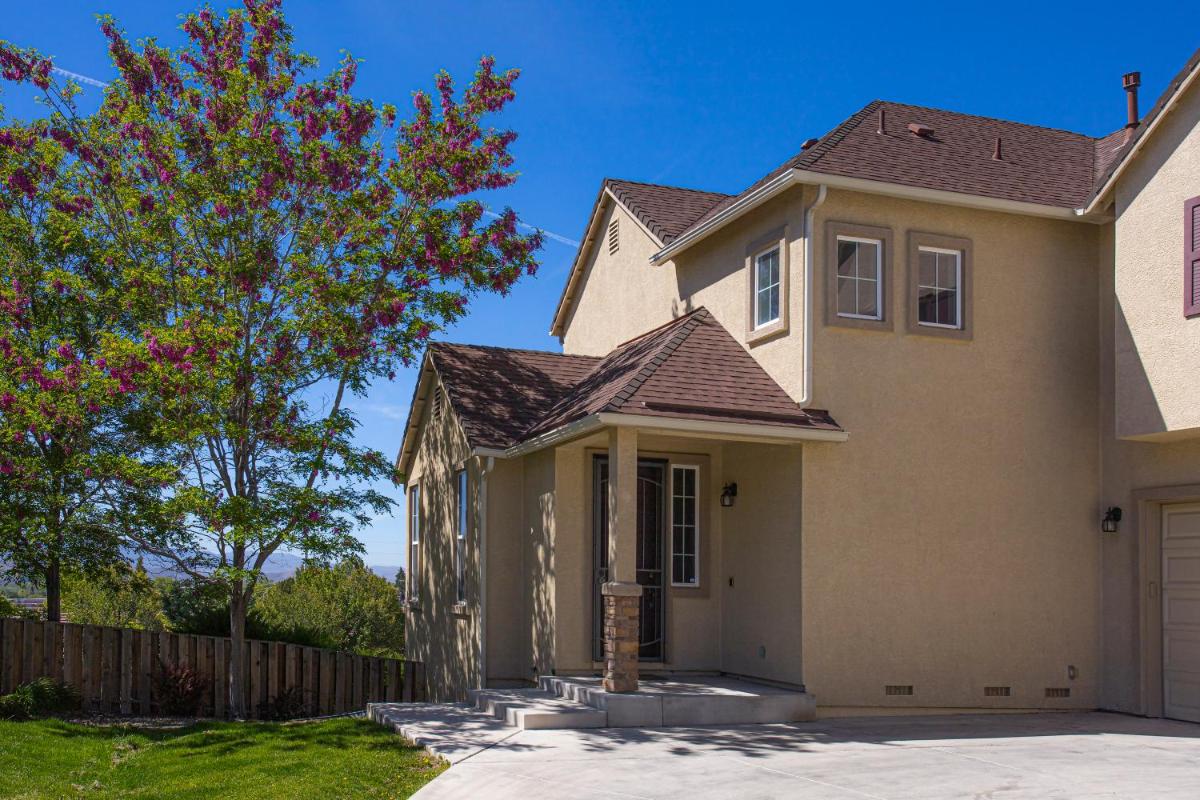 Wonderful and Bright Home with City Views - Housity