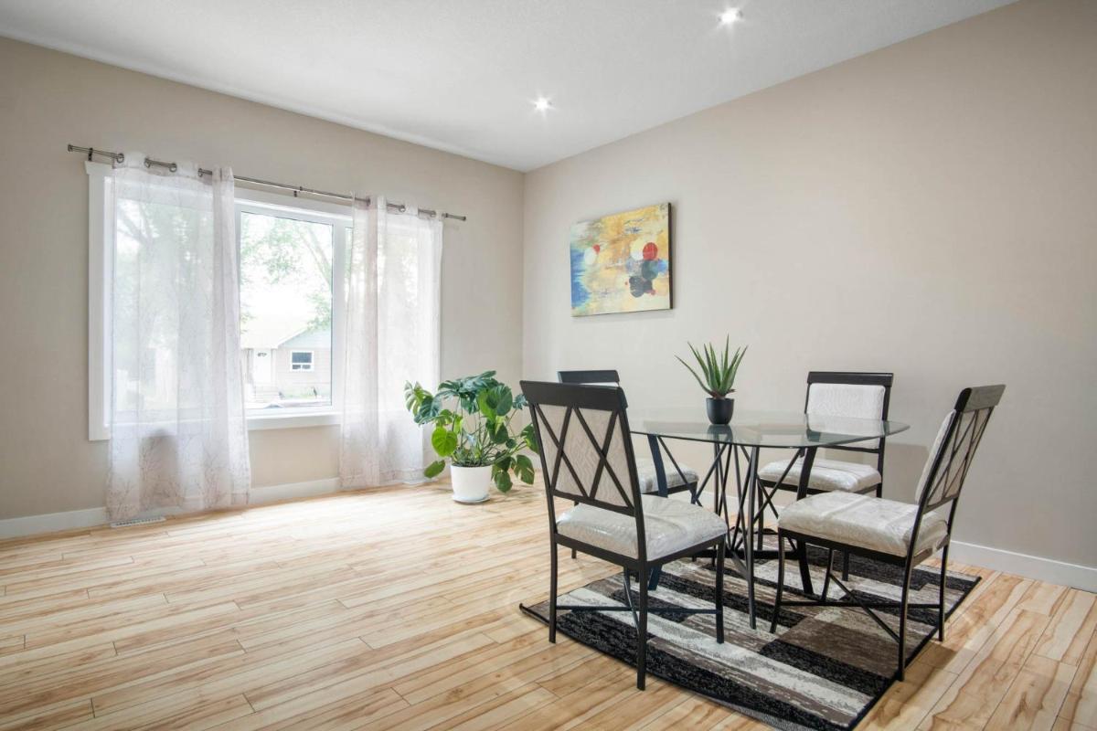SPACIOUS 3BR 2STOREY SUITE CNTRLY LCTD IN THE CITY - Housity