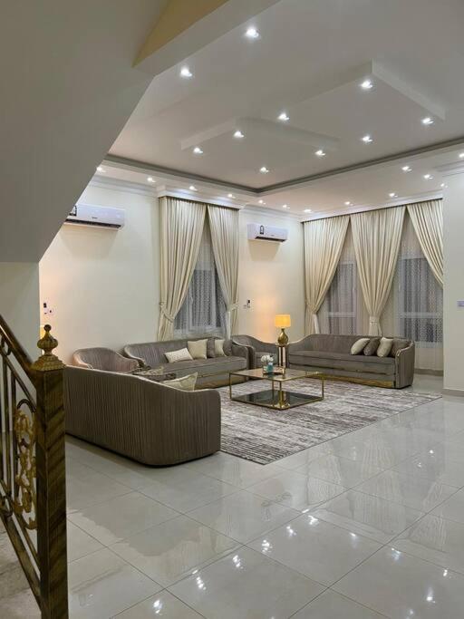 Luxury 5-bedroom villa near Al Bayt Stadium - Housity