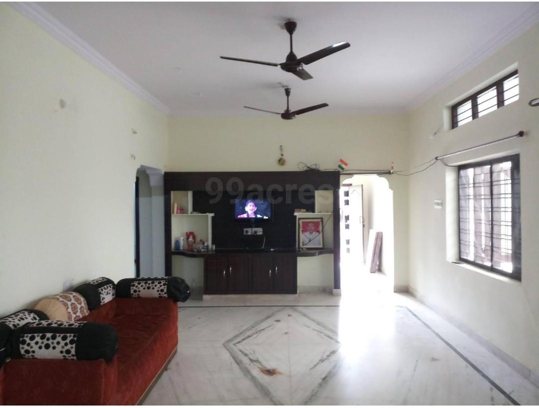 Suitetrails - D1 Spacious & peaceful 2 bed Independent house with parking