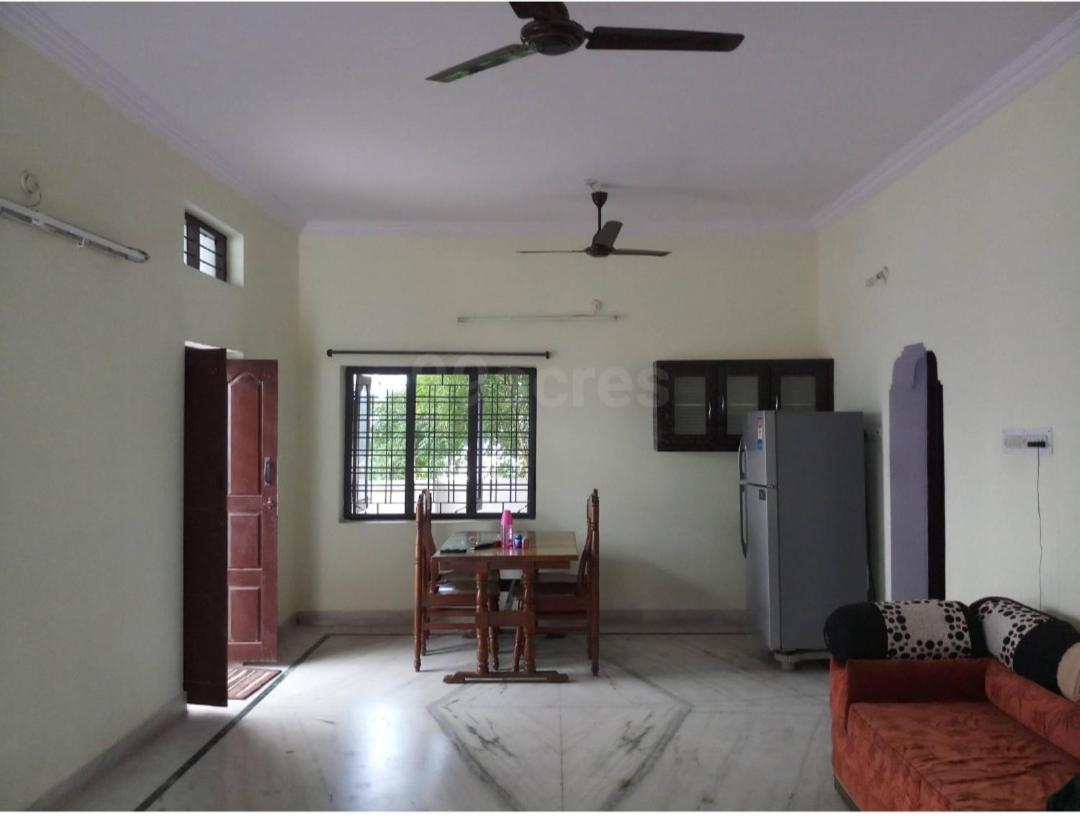 Suitetrails - D1 Spacious & peaceful 2 bed Independent house with parking