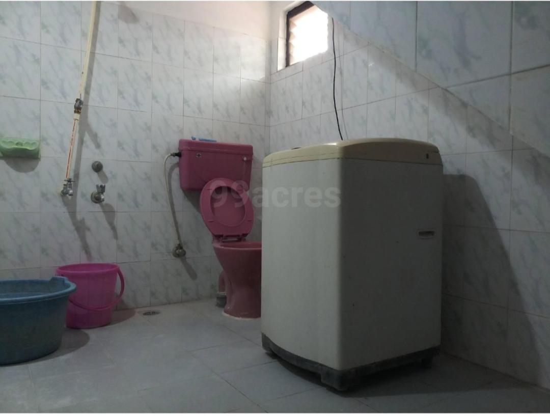 Suitetrails - D1 Spacious & peaceful 2 bed Independent house with parking