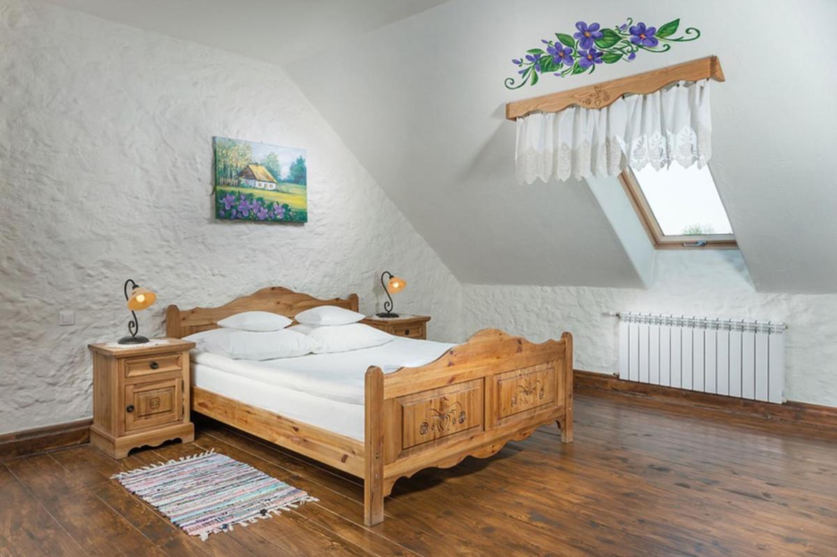 Lipowy Gościniec - Housity