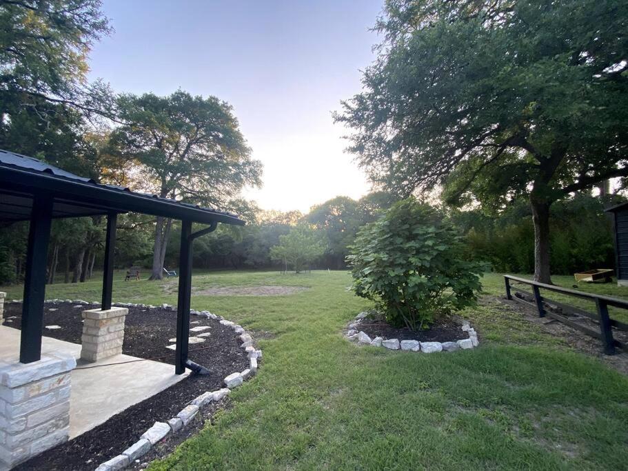 Relaxing Alpaca Ranch Mins from Downtown Wimberley - Housity