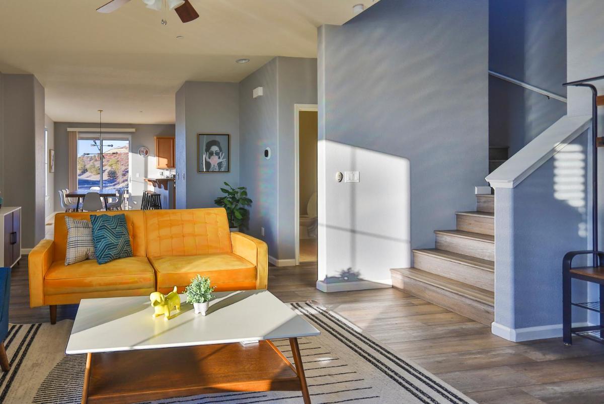 Wonderful and Bright Home with City Views - Housity