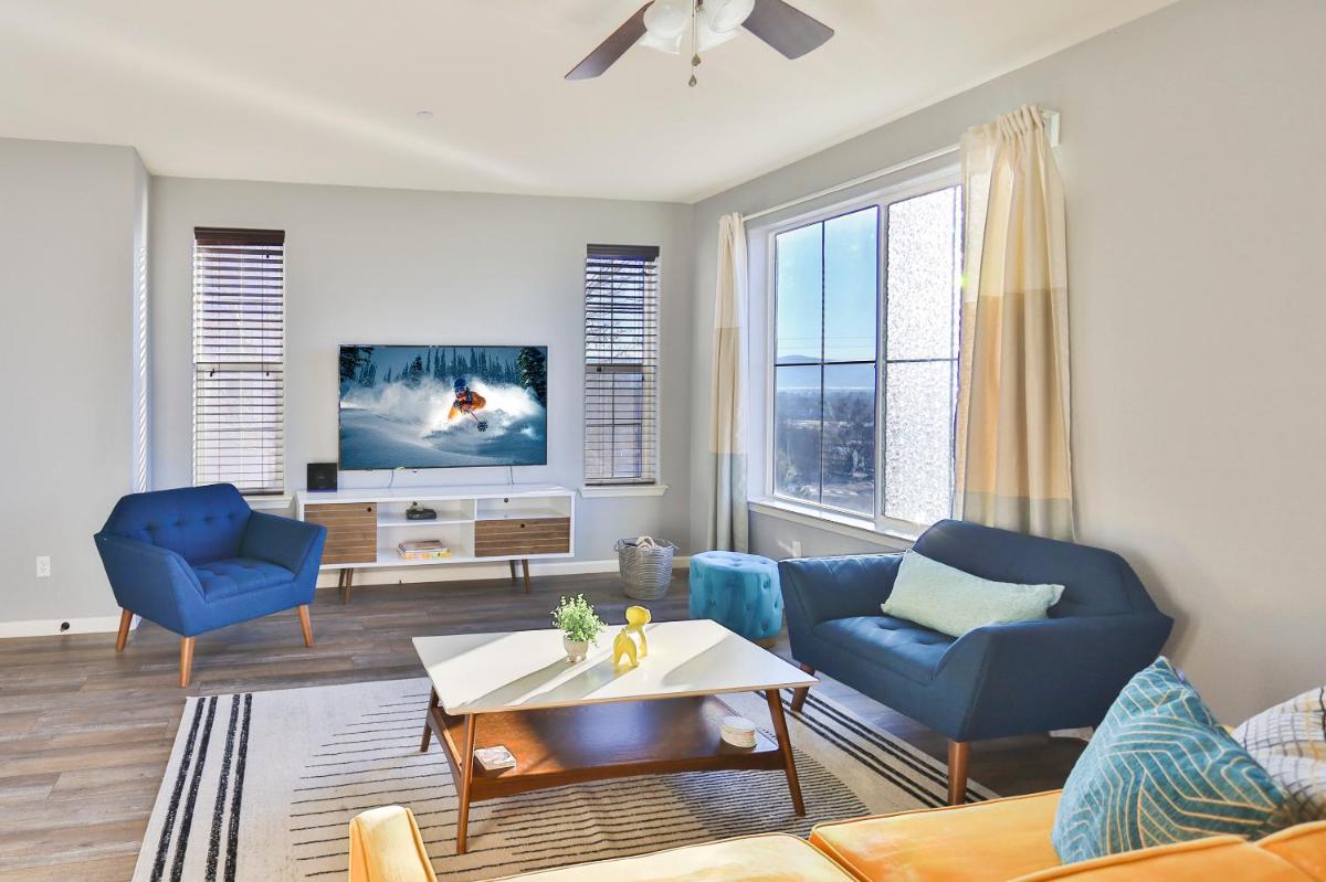 Wonderful and Bright Home with City Views - Housity