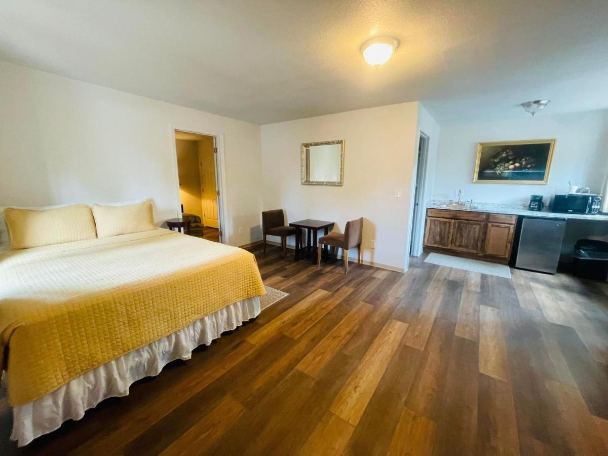 Riverfront Lodging - Housity