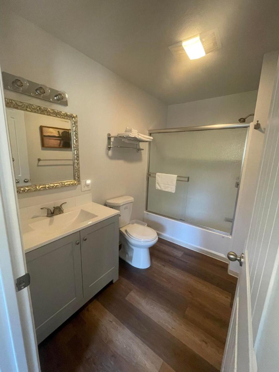 Riverfront Lodging - Housity