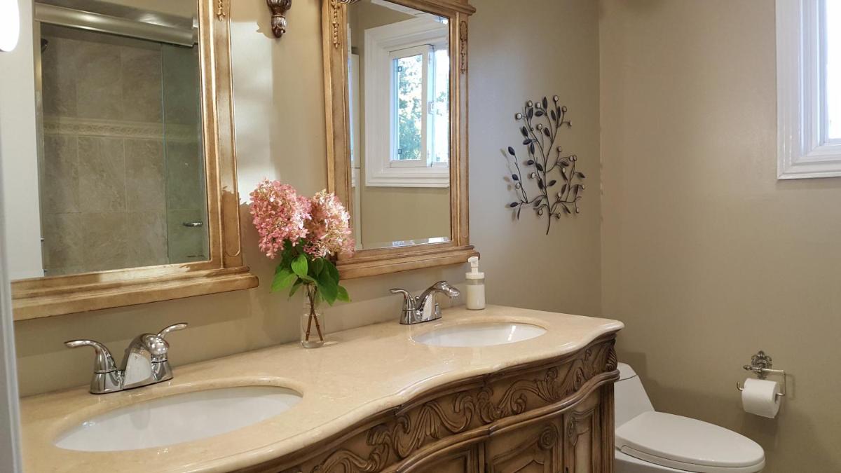 Comfort Rooms near Toronto Airport - Housity