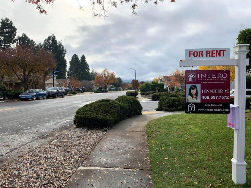5bd2.5ba Near Apple in Cupertino - Housity