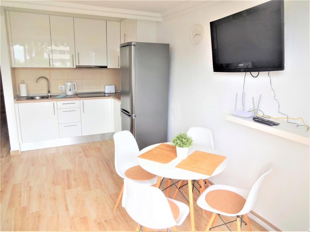Amazing sunny apartment, free WIFI, international TV and VoD, center of Las Americas - Housity