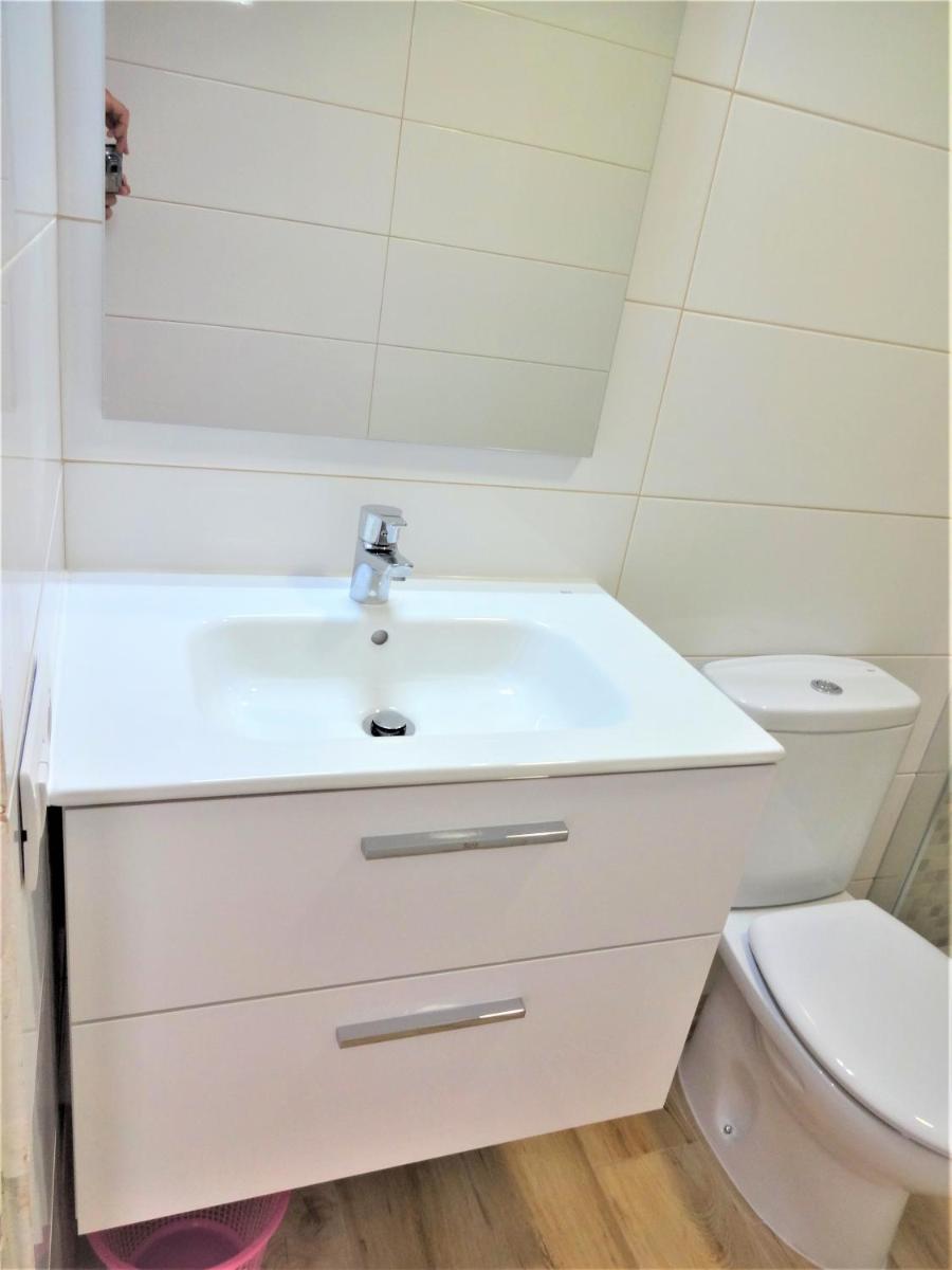 Amazing sunny apartment, free WIFI, international TV and VoD, center of Las Americas - Housity