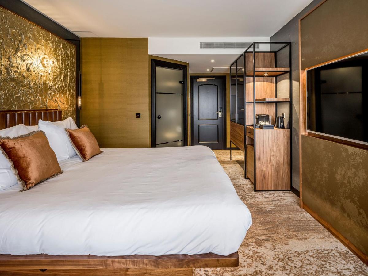 Alexander Hotel - Housity