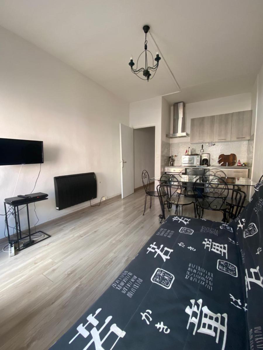 Cœur de ville au 1er 66M2, vu sur la place - Housity