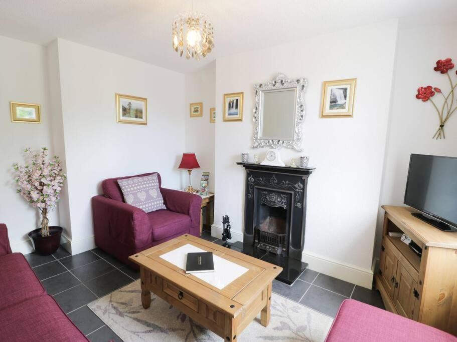 Cottage Snowdonia 3 beds 4 guests Tanygrisiau beautiful scenery near Zip Wires and Bounce Below - Housity
